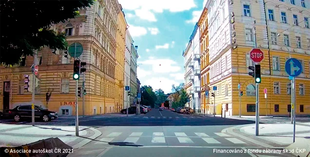 Ilustrace k otázce: Řidič vozidla z výhledu v této dopravní situaci: