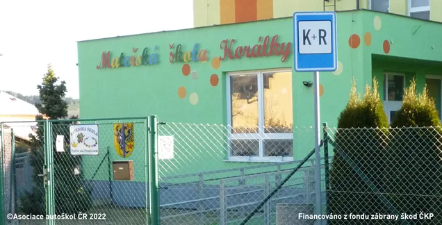 Ilustrace k otázce: Tato svislá dopravní značka označuje: