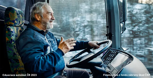 Ilustrace k otázce: Řidič autobusu (vozidla hromadné dopravy osob) nesmí: