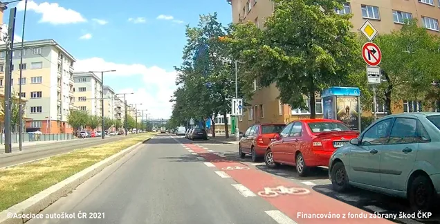 Ilustrace k otázce: Řidič osobního automobilu na nejbližší křižovatce: